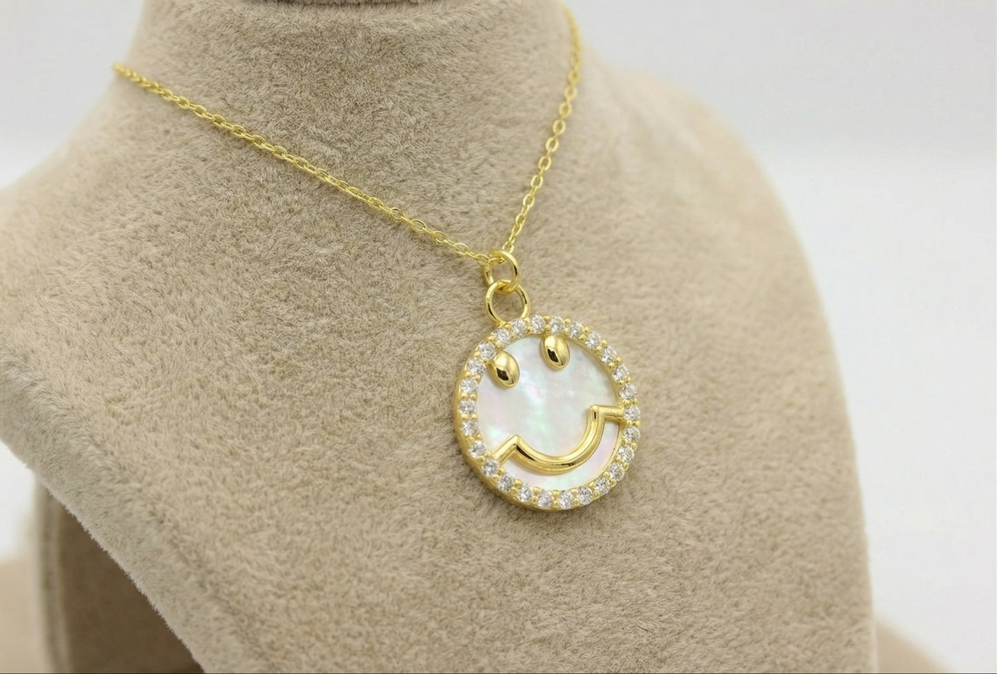 Smiley Face Necklace - Mother of Pearl
